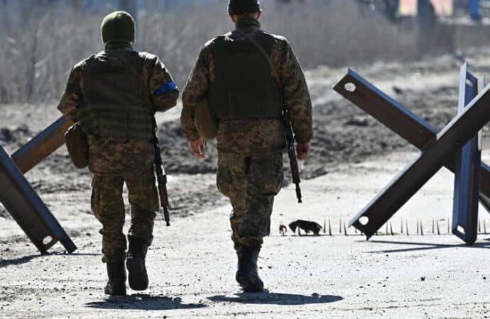 Shkoi në Ukrainë të luftonte si vullnetar, arrestohet ushtari pasi u kthye në Britani