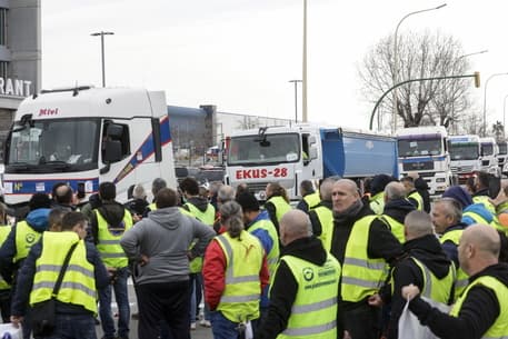Spanjë, protestuesit bllokojnë hyrjet në portin e Barcelonës
