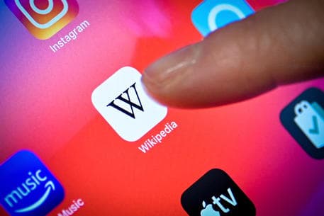 Kërcënimet e Kremlinit, bum shkarkimesh të Wikipedia-s në Rusi