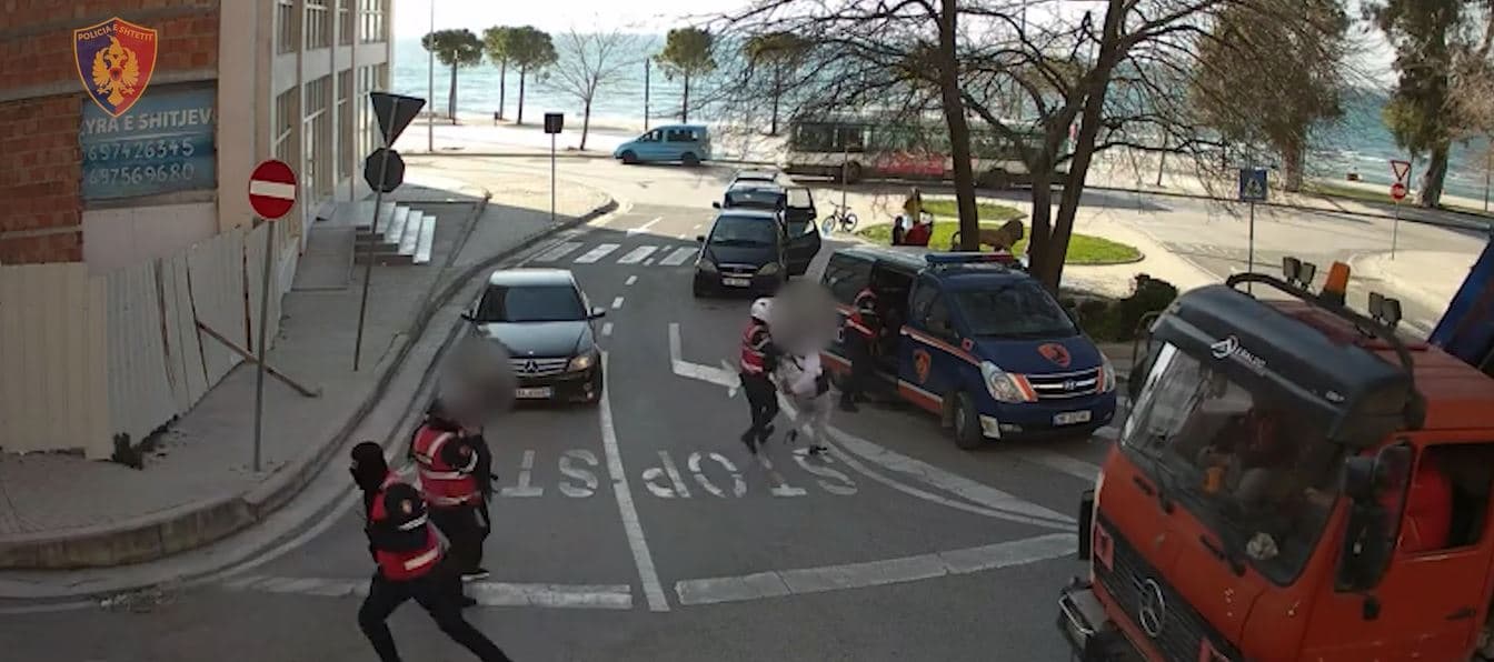 Kapen tre persona në Vlorë, njëri në kërkim për vrasje/ Emrat