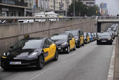 Spanjë, vijon protesta e kamionistëve kundër çmimit të shtrenjtë të karburanteve