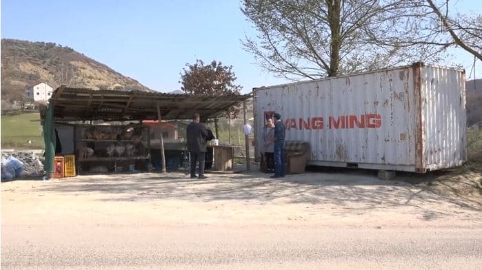 Frikë nga H5N8 edhe për pulat e fshatit (VIDEO)