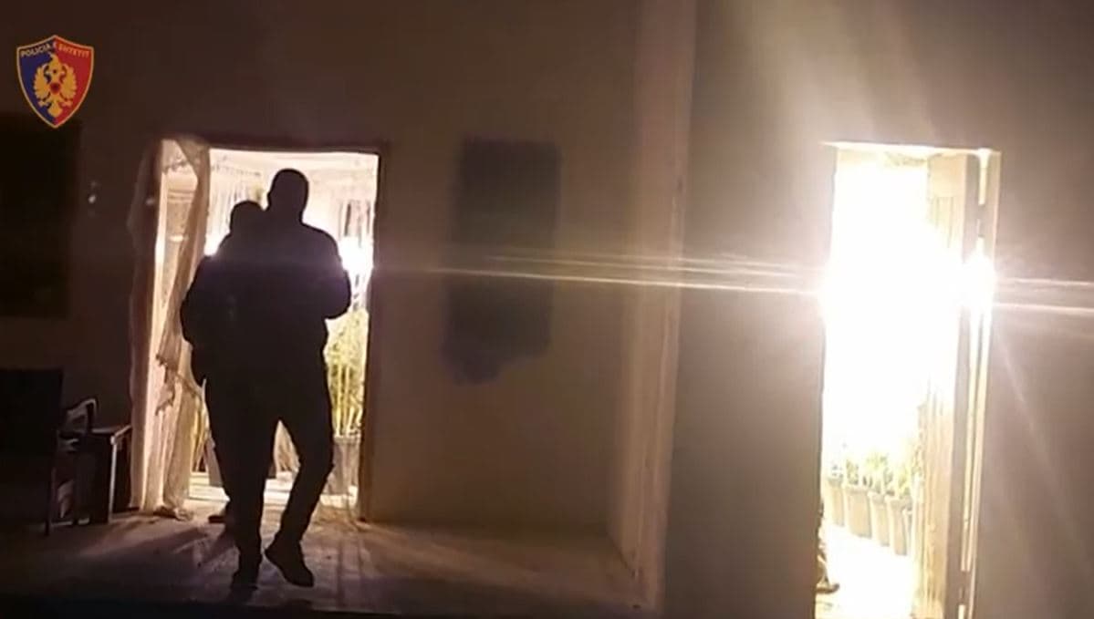 Emrat/ Zbulohet një ‘shtëpi bari’ në Lezhë, dy të arrestuar, në kërkim një tjetër