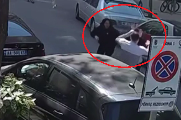 Emrat/ Rrahu me grushte në rrugë dy vajza, arrestohet 30-vjeçari në Tiranë