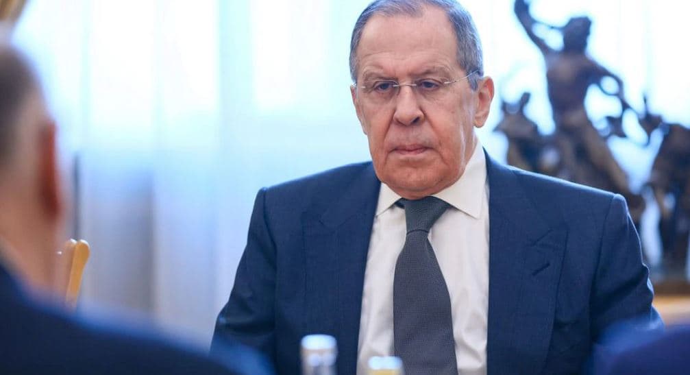 Rusia rikthen vizat ndaj qytetarëve shqiptare dhe vendeve të futura në listën e ‘armiqve’