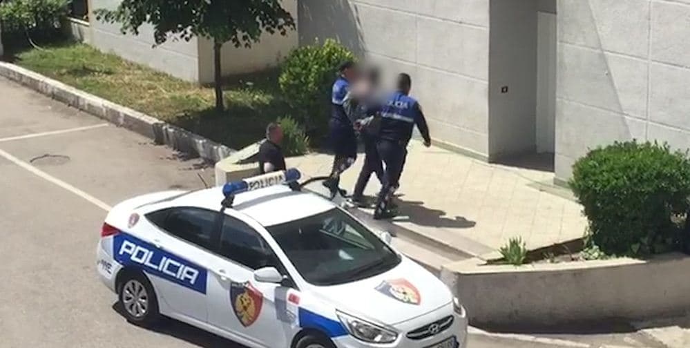 Morën me forcë në automjet 34-vjeçarin, dy persona në prangat e policisë