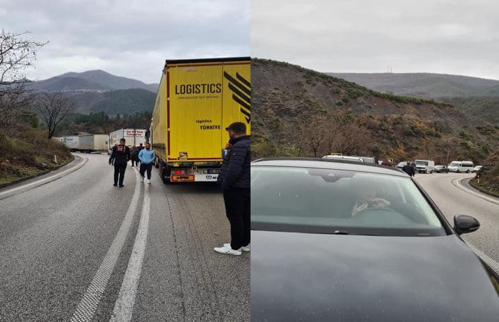 Furgoni përplaset me dy kamionë në Librazhd, plagoset drejtuesi