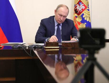 Putin nënshkruan dekretin për pagesën e gazit në rubla