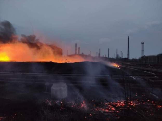 FOTO/ Forcat ruse shkatërrojnë depon e naftës në Luhansk