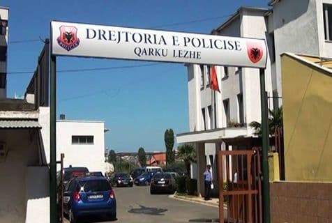 Plagosja në Lezhë, Simoni ishte me një tjetër person në makinë, u qëllua me breshëri