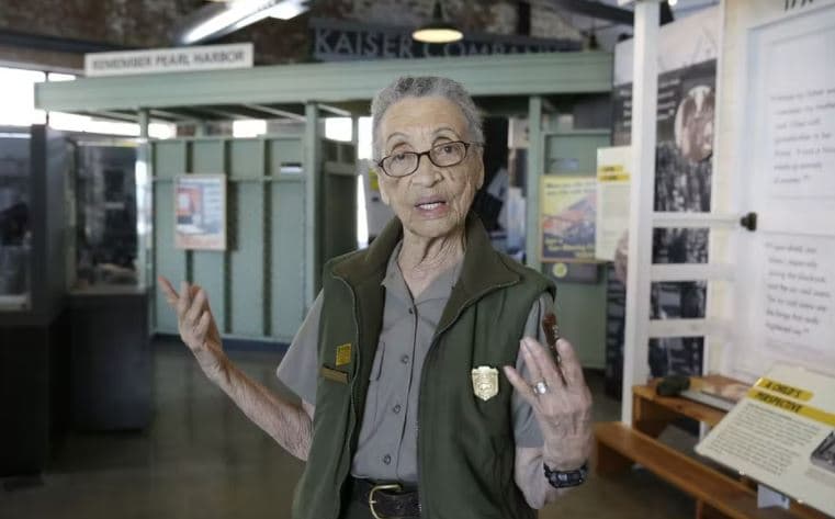 Punonte si udhërrëfyese në parqe, del në pension 100-vjeçarja afro-amerikane