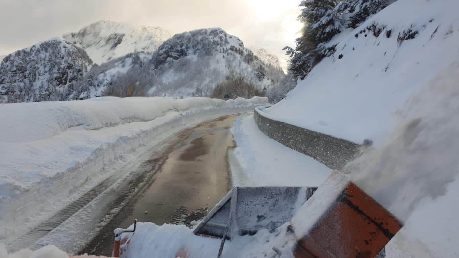 Moti i keq/ ARRSH: Reshje bore edhe në Dardhë, në lartësinë mbi 1300 m