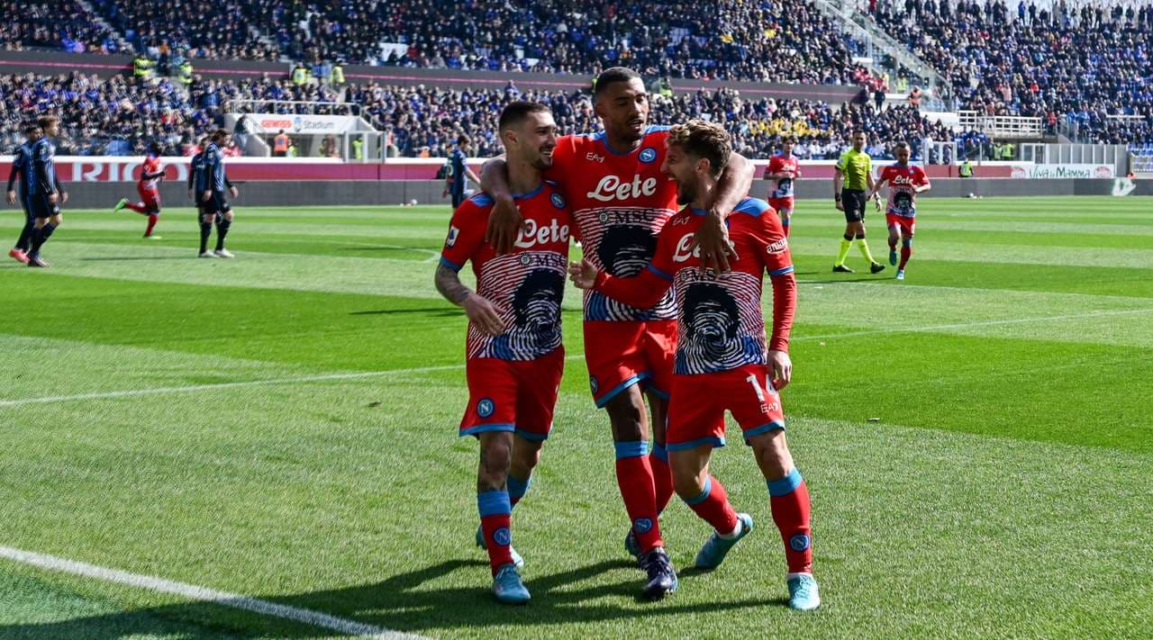Napoli nuk di të ndalet, mposht Atalantën dhe i bën presion Milanit (VIDEO)