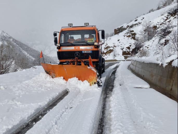 Dëborë në Korçë dhe Kukës, ARRSH jep informacion mbi situatën e rrugëve