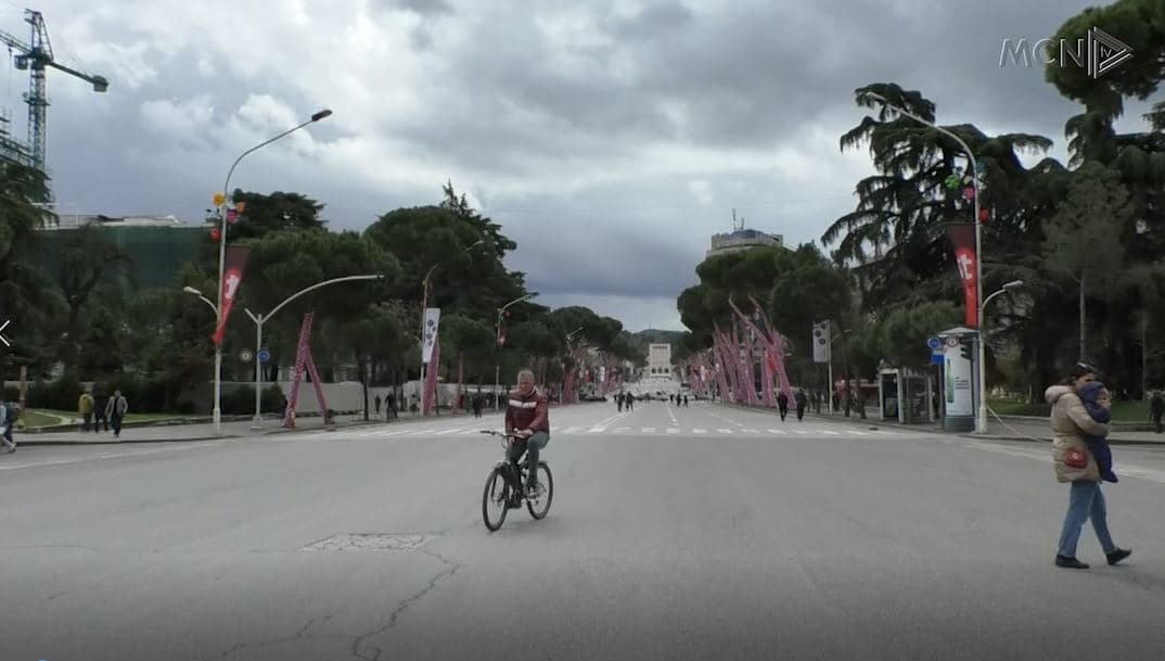 “Dita pa makina”, kufizime në Tiranë/ Kundër dhe pro ndalimit të lëvizjes vetëm në disa segmente (VIDEO)