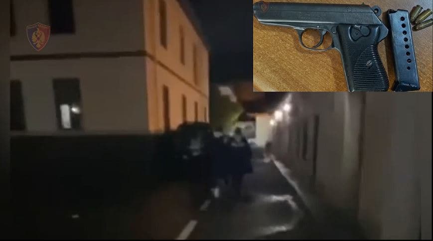 Lëvizte me armë me vete, pranga të riut në Elbasan/ Emri