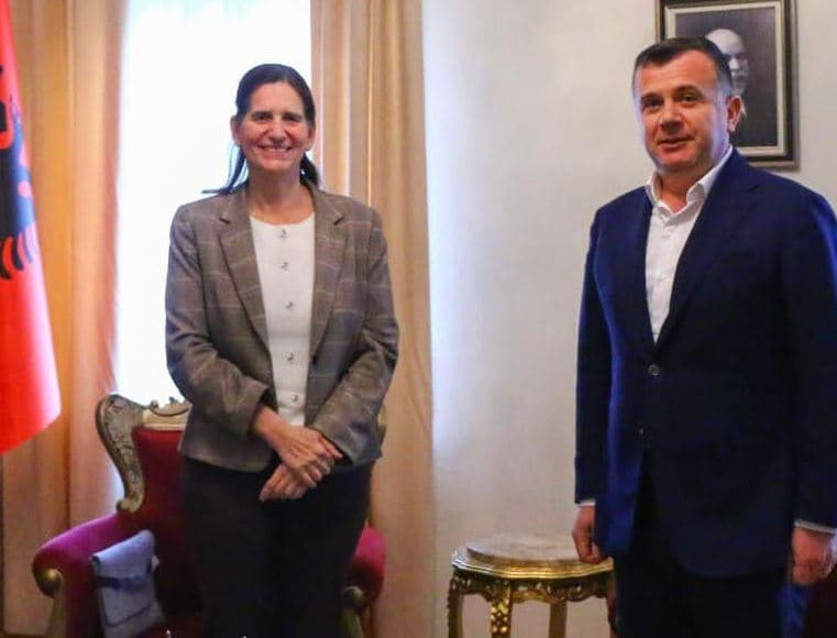 Balla takon ambasadoren e Greqisë: Thellojmë akoma më shumë bashkëpunimin ekonomik