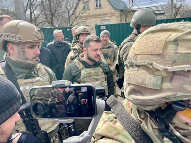 Zelensky shkon në Bucha: Krime lufte dhe gjenocid