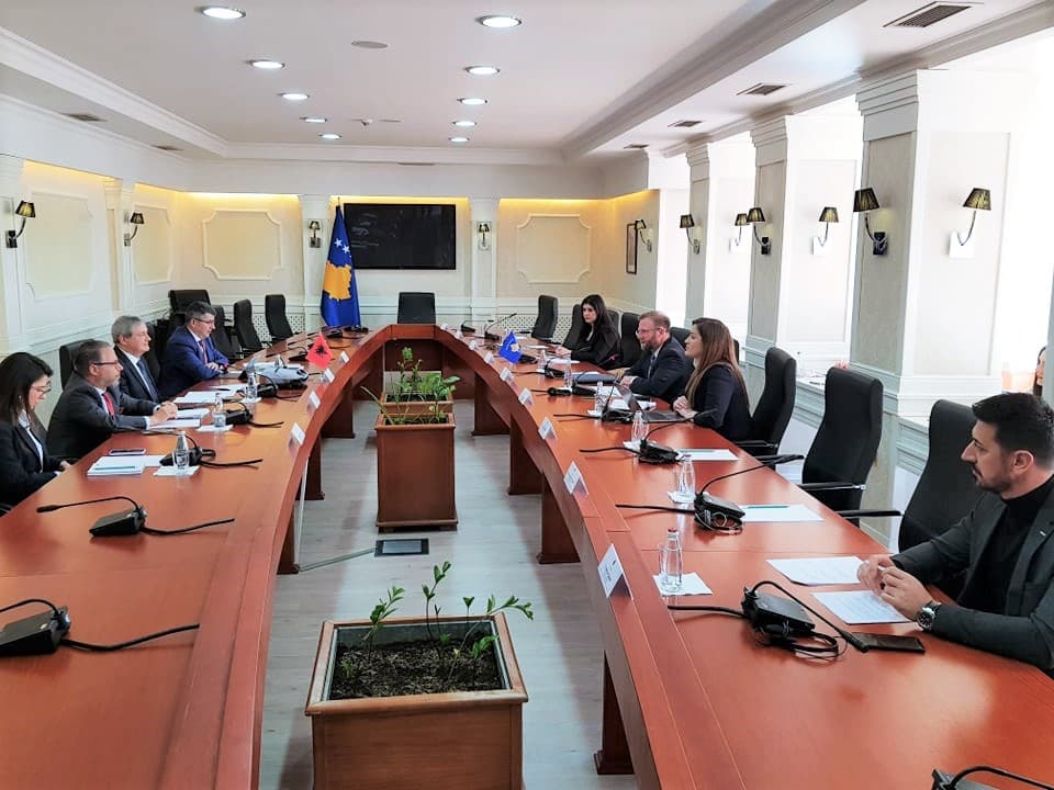 Takimi i Komisioneve të jashtme: Shqipëria ta shtyjë përpara agjendën e Kosovës në OKB