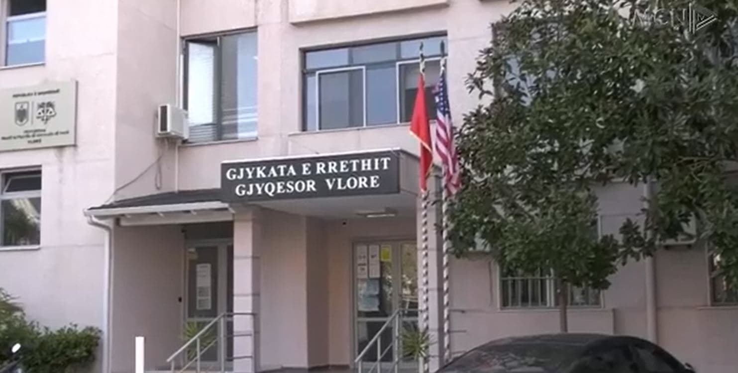 Aksidenti me dy viktima në aksin Vlorë-Fier, gjykata lë në burg 28-vjeçaren italiane