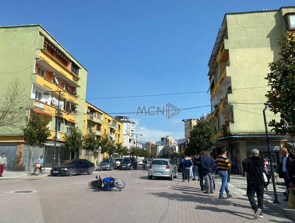 Dy aksidente në pak minuta në Elbasan, plagosen dy persona
