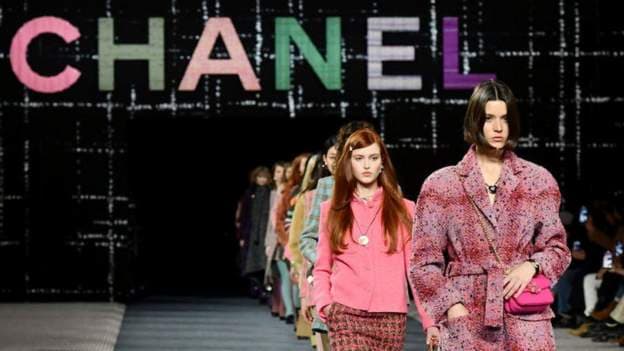 Chanel kufizon shitjet e mallrave për rusët