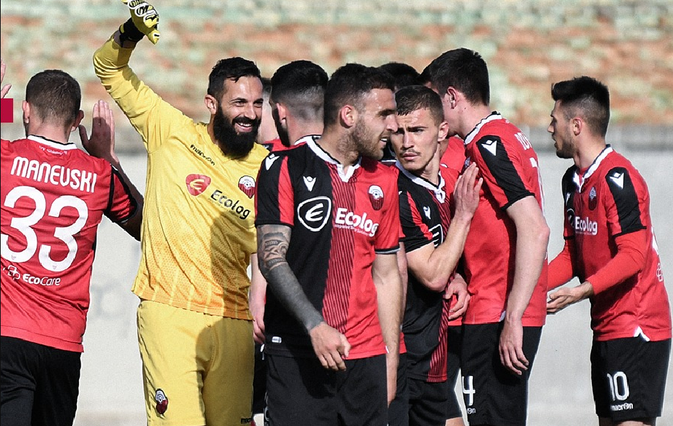 Shkupi ndalet në derbi, Shkëndija ngushton diferencën me kreun