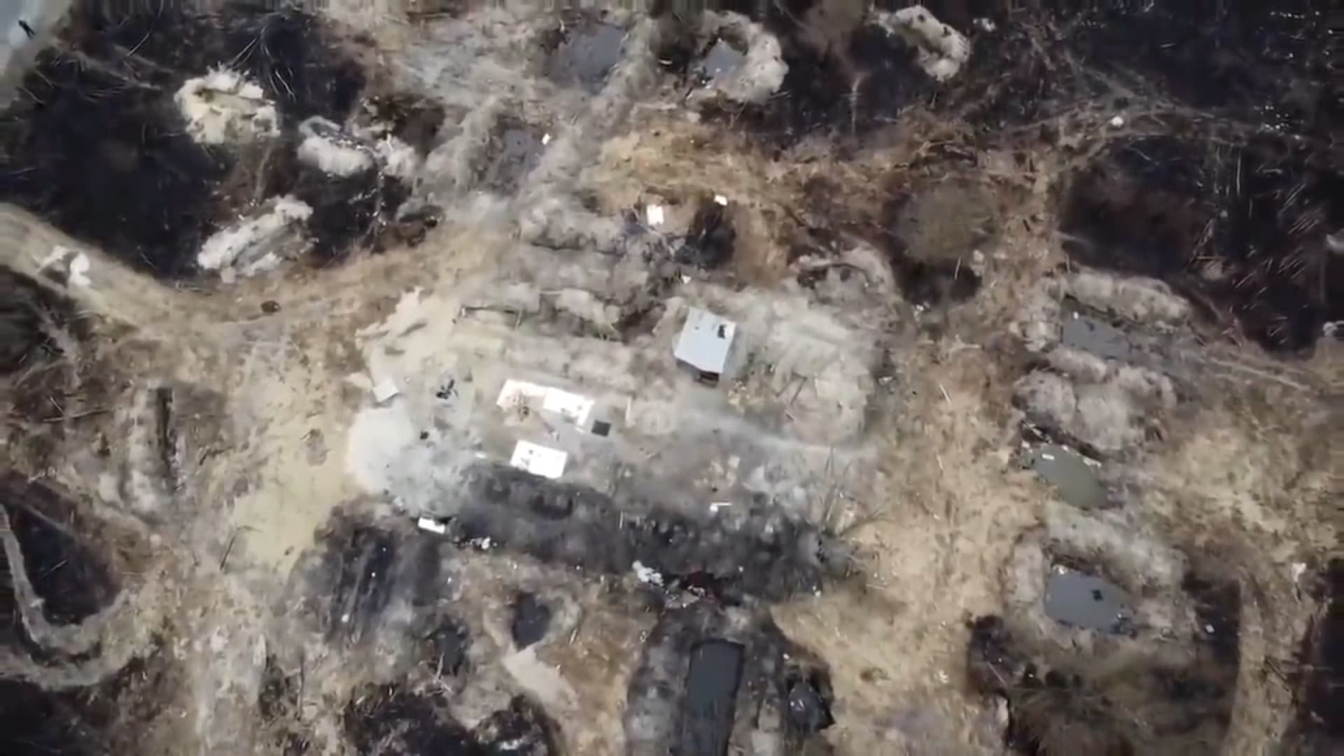 Video/ Rusët braktisin fortesat e tyre pranë Çernobilit