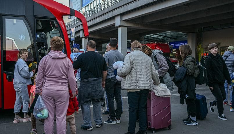 Varshavë, refugjatët ukrainas në radhë për t’u kthyer në shtëpitë e tyre