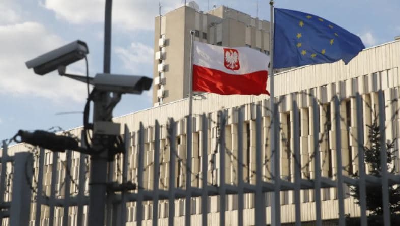 Rusia dëbon 45 diplomatë polakë