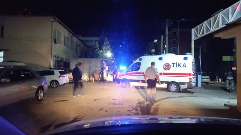 E rëndë në Tetovë, djali i pret kokën me sopatë nënës së tij