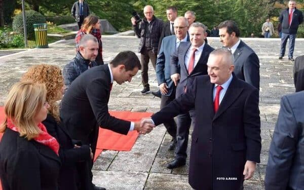 “I dehur që i shpall luftë Amerikës”/ Presidenca i përgjigjet Veliajt, paralajmëron konferencë pas Kongresit