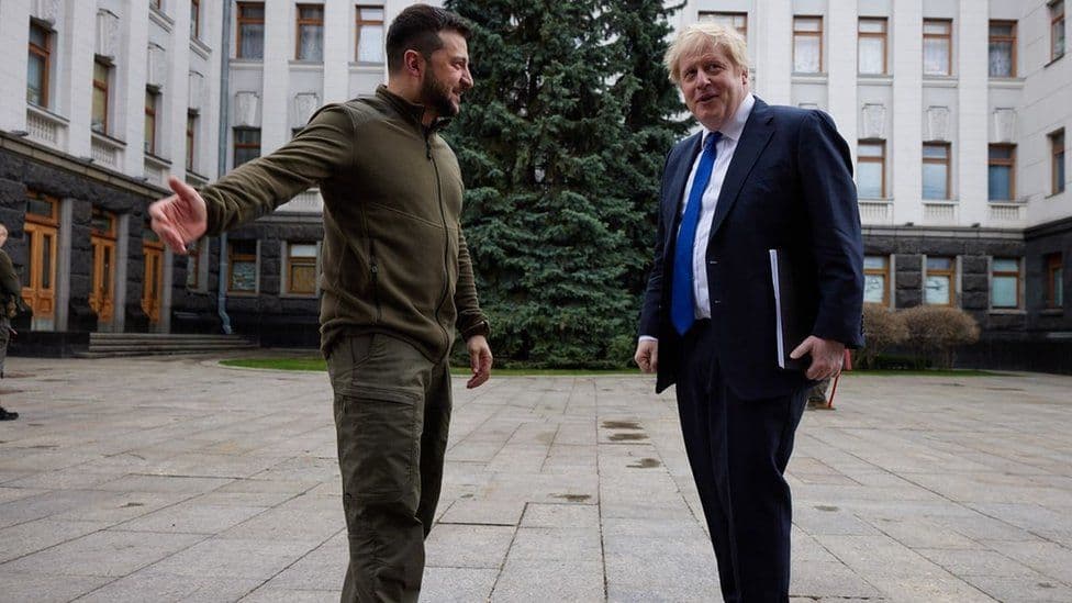 Johnson: Britania e Madhe do të dërgojë automjete të blinduara dhe sisteme raketore në Ukrainë