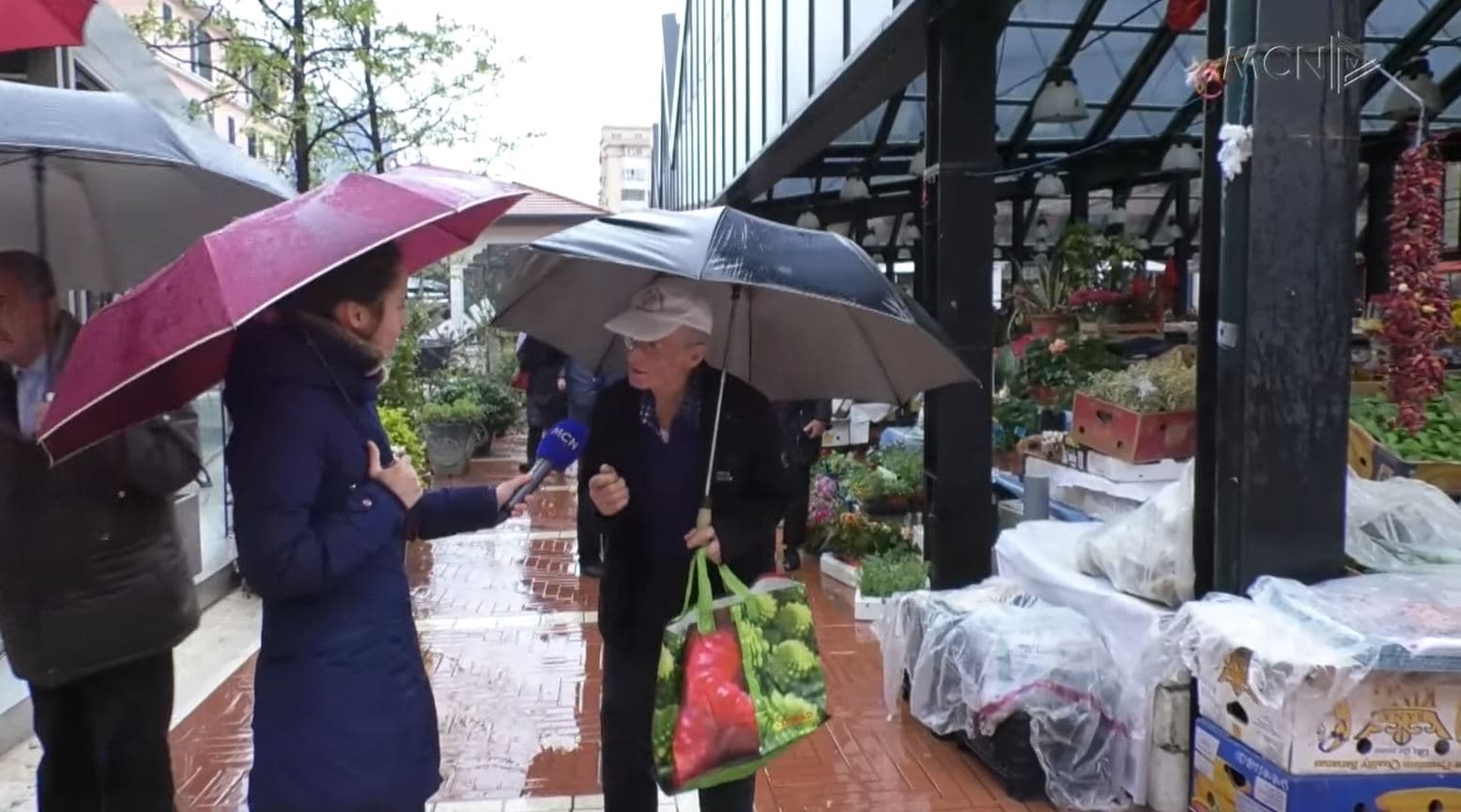 “Domatja e speci, luks”/ Konsumatorët: I blejmë sa për gjellën, të rriten rrogat (VIDEO)