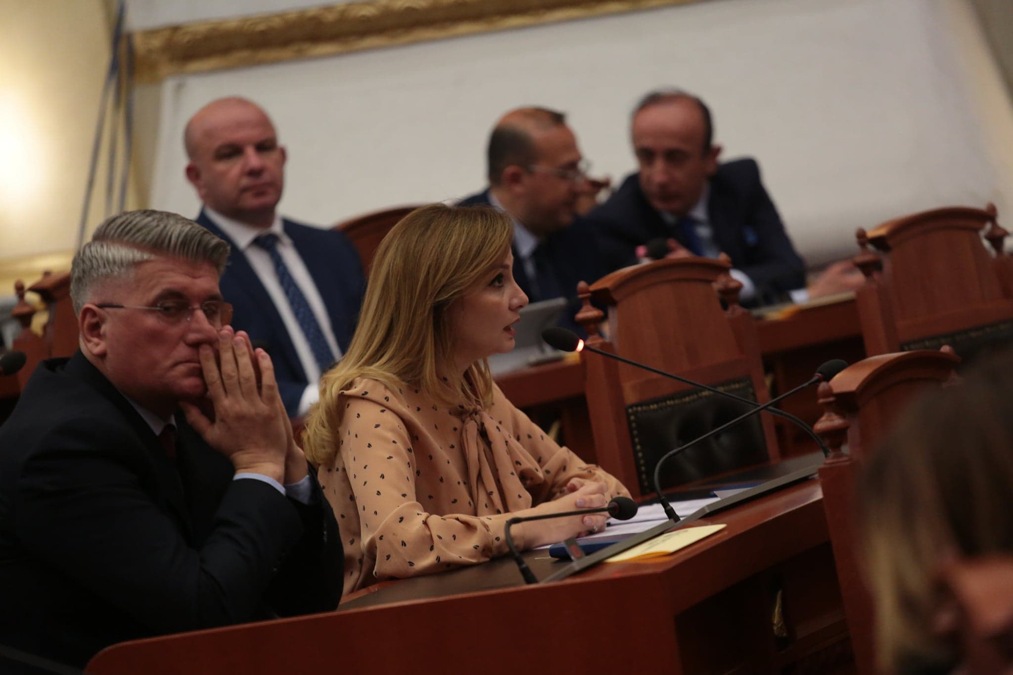 Tabaku: Në mes të krizës, Rama bën spektakël me Kongresin! Qeveria kënaqet me thërrimet e ndihmës