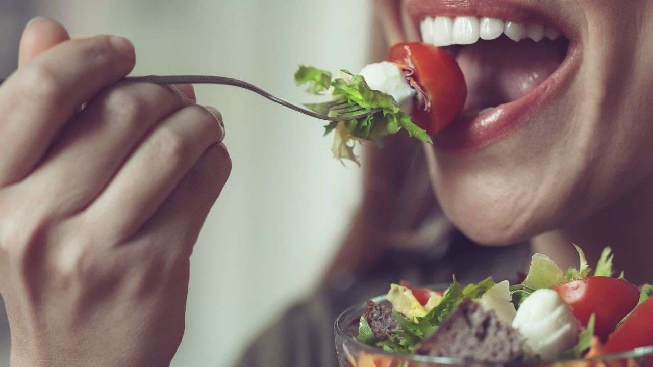 Jeni në dietë? Disa truke të vogla për të nxitur ndjenjën e ngopjes