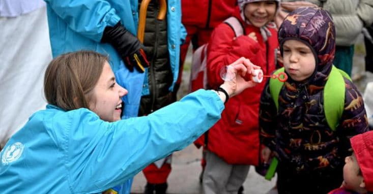 UNICEF: Mbi 7 milionë të pastrehë në Ukrainë, gjysma fëmijë