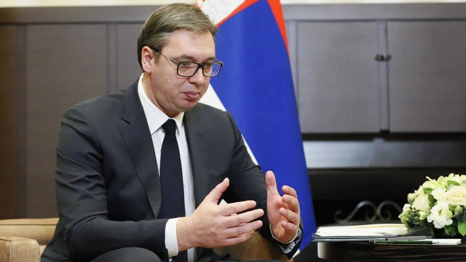 Sistemi raketor kinez, Vuçiç krahason Kurtin e Gjukanoviçin me hienat dhe mizat