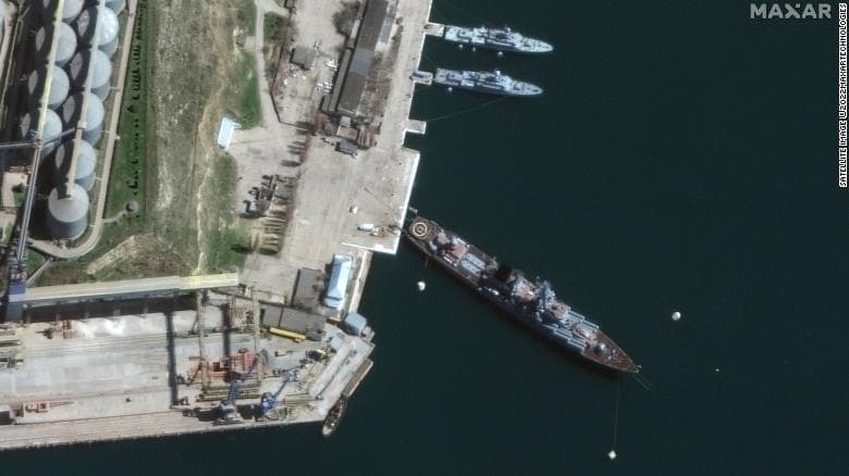 Moska: Raketat ukrainase goditën anijen luftarake ruse në Detin e Zi