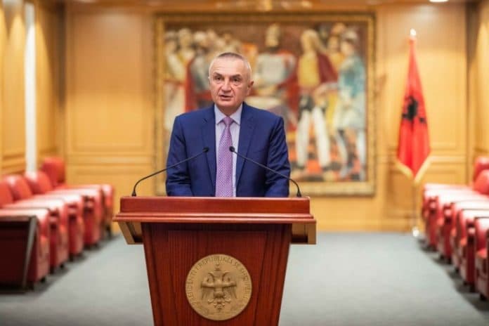 Presidenti Meta dekreton shpalljen e dy ligjeve