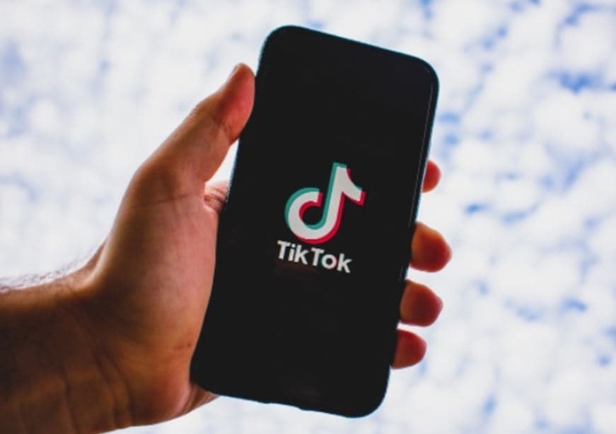 “Nuk më pëlqen”/ Tik Tok përfshin opsionin që synon të luftojë ngacmimet dhe bullizmin