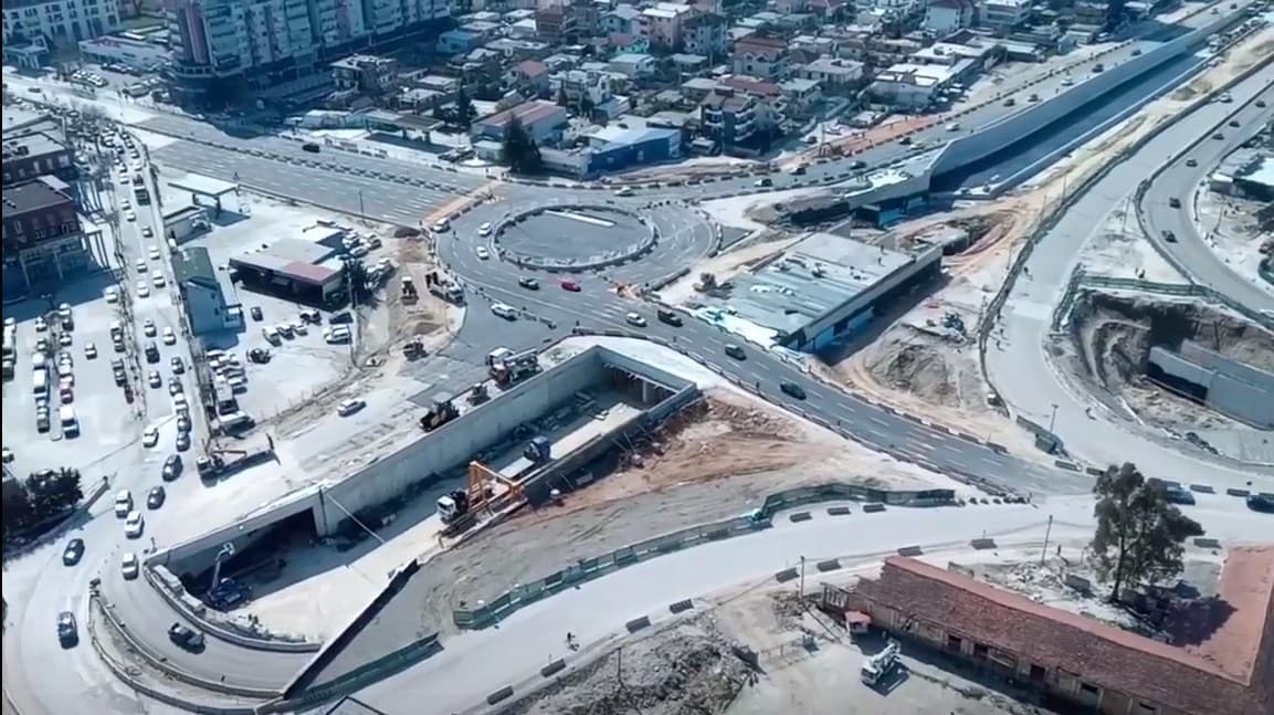 Nesër devijohet trafiku nga Sheshi Shqiponja në drejtim të “Pallatit me Shigjeta”