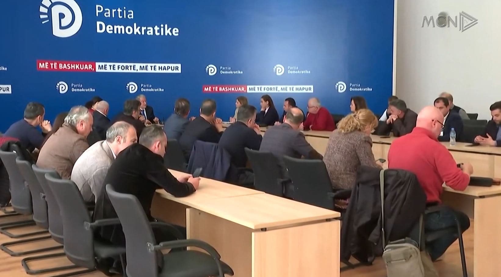 “Rithemelimi” kundër Alibeajt/ Noka: S'na ndal dot. Koti: 32 deputetët pro, janë pakicë (VIDEO)