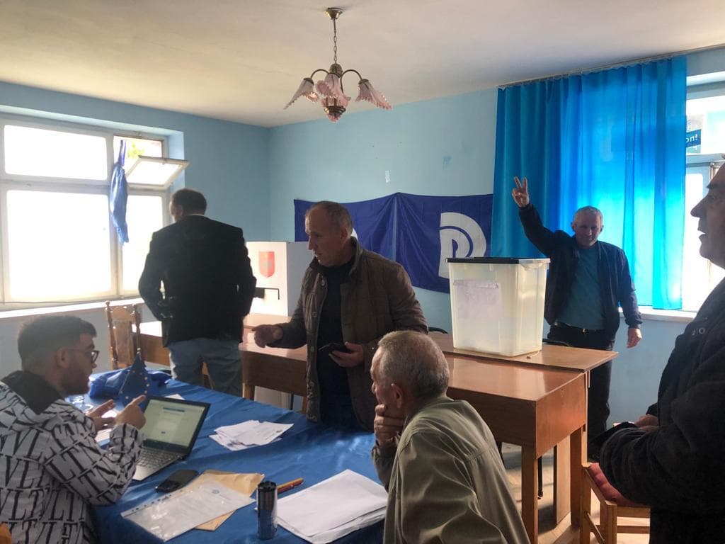 Votimi në 9 degë të PD për kryetarin, shpallen fituesit e zgjedhjeve të së shtunës