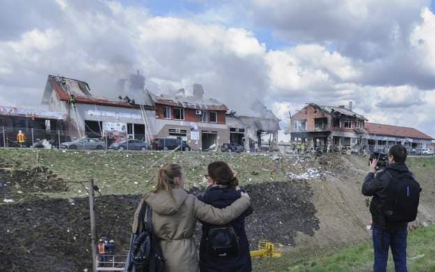 Komandanti ukrainas i shkruan Papës: Shpëtoni civilët e Mariupolit