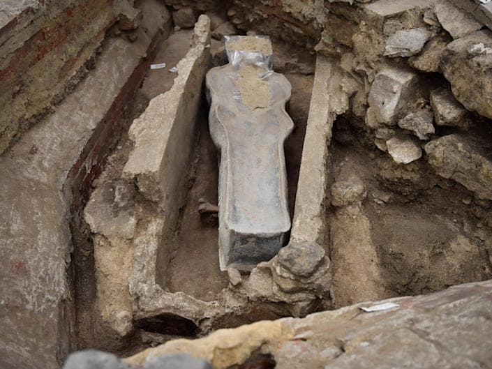 U zbulua në katedralen Notre Dame, arkeologët do të hapin sarkofagun misterioz