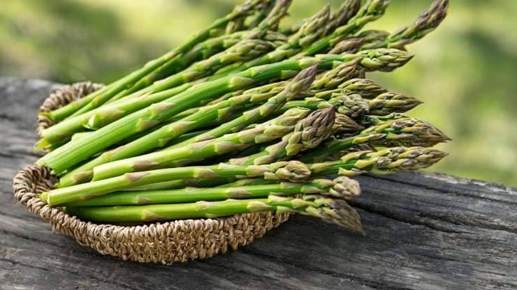 Asparagu, arsyet pse duhet ta përfshini në dietën e pranverës