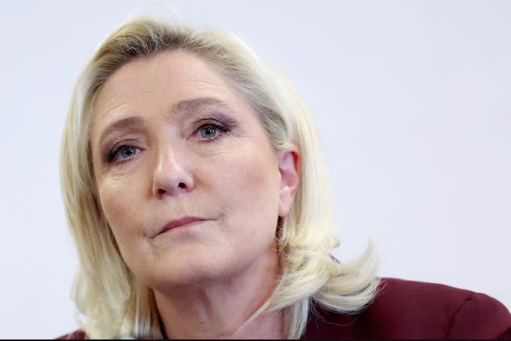 Ndalimi i shamisë në vendet publike/ A po humbet pikë Le Pen përballë Macronit?