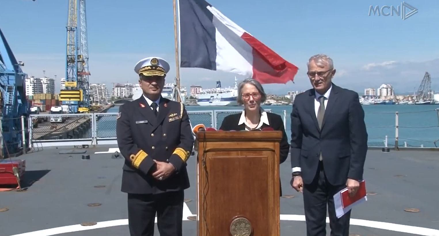 Fregata franceze ankorohet në Durrës, ambasadorja: Do t’i shërbejë stabilitetit të rajonit (VIDEO)