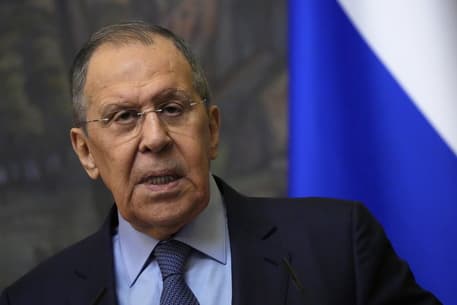Lavrov: Rusia nuk do të përdorë armë bërthamore